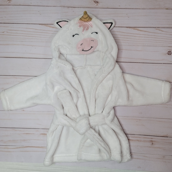 Unicorn fuzzy bath robe for babies. - Picture 1 of 3